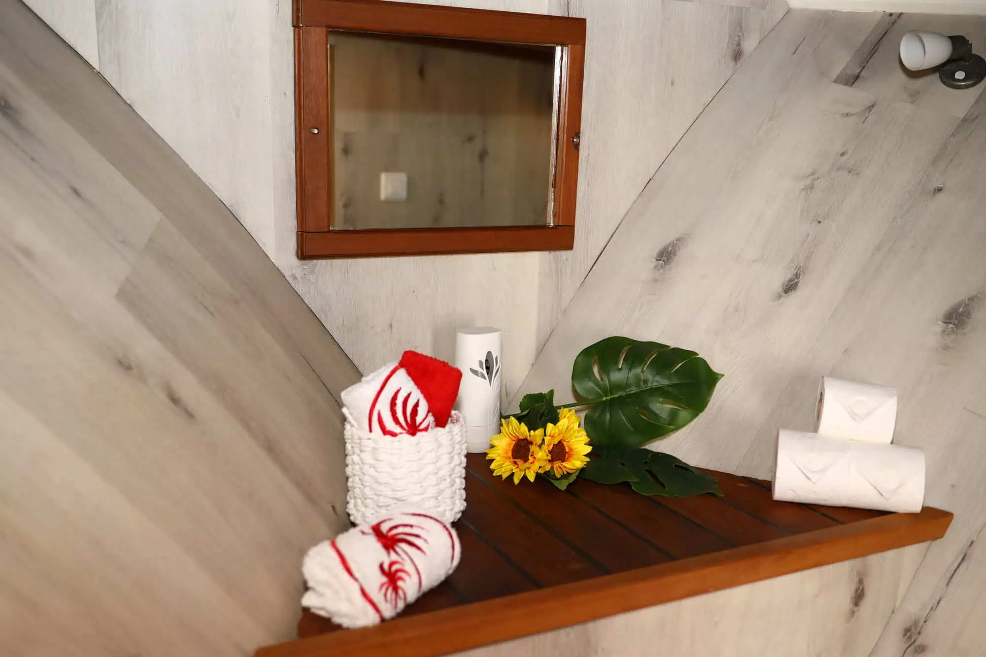 Nette moderne badkamer aan boord