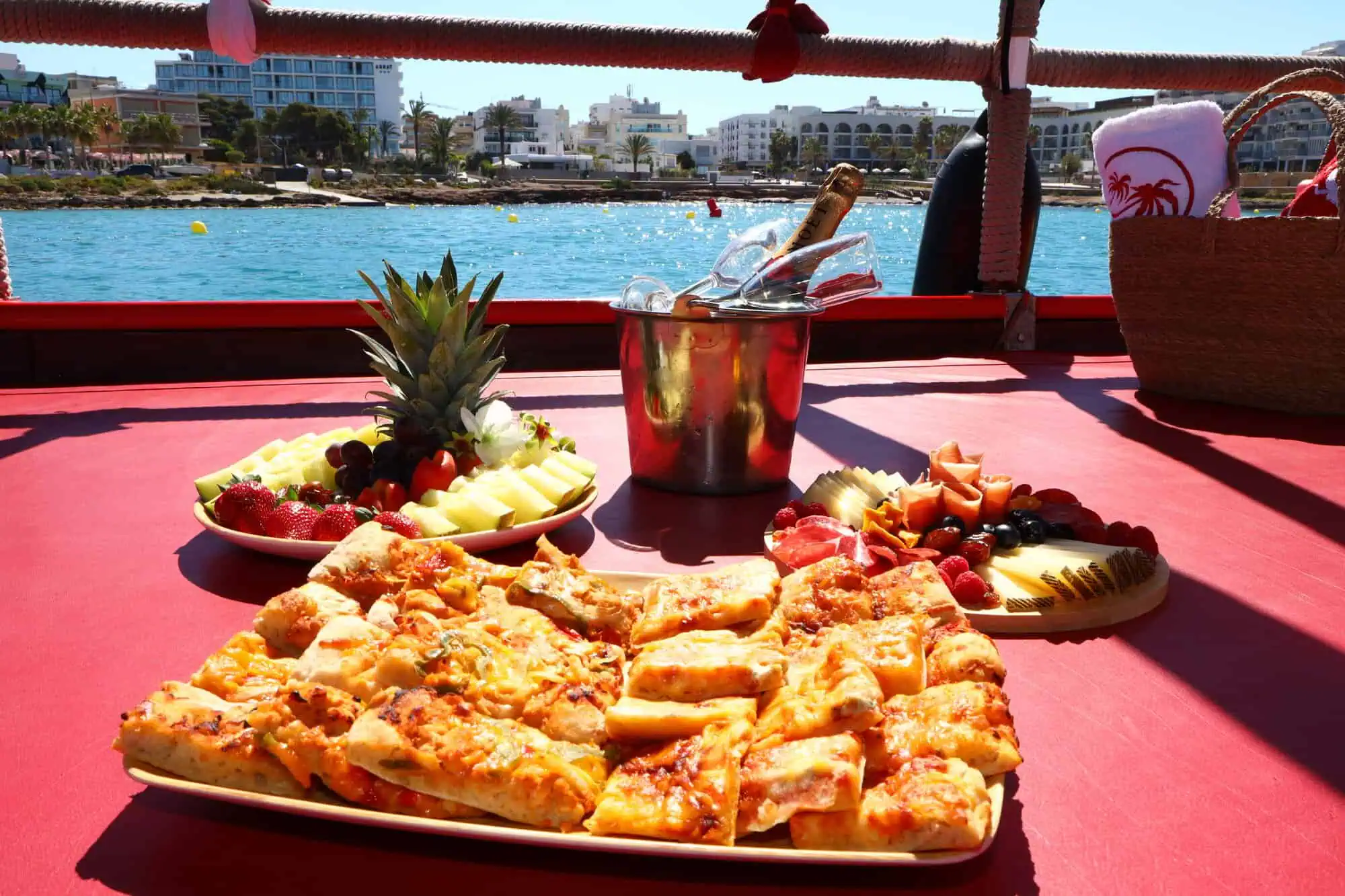 Selectie tapas op de boot